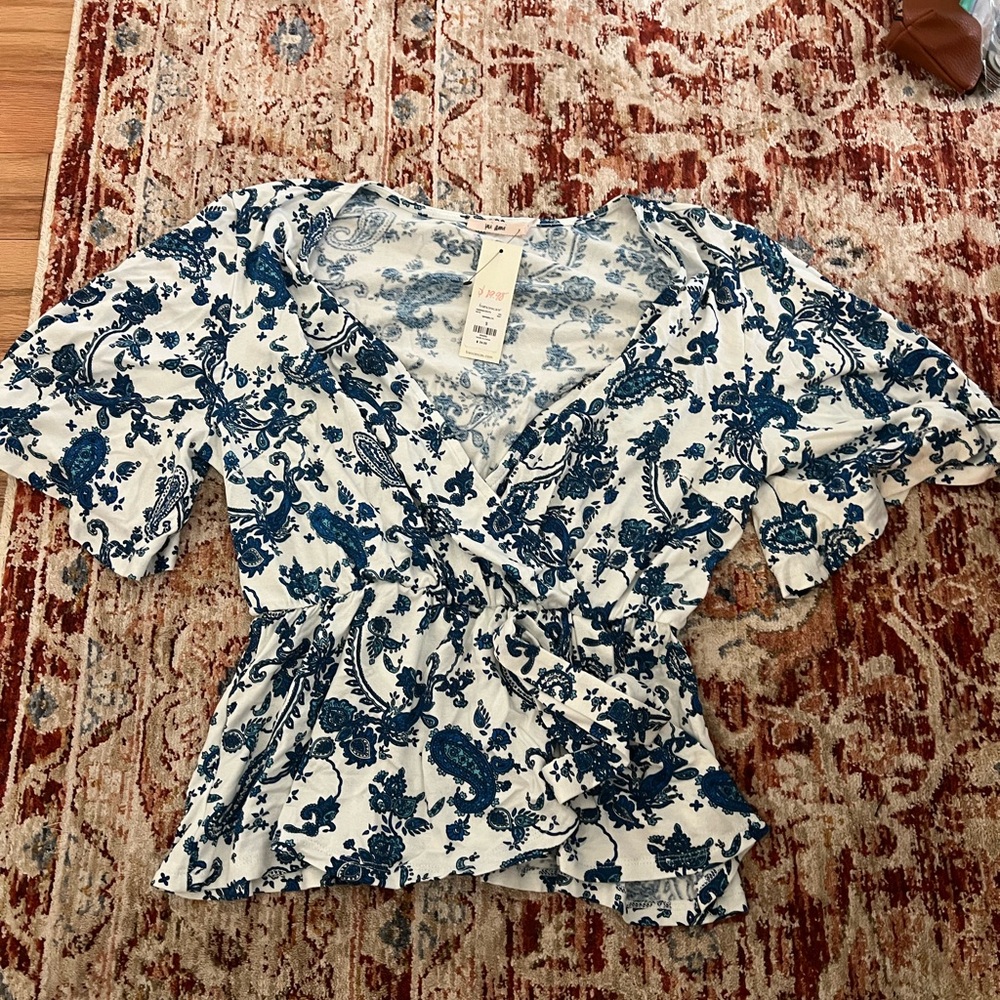 NWT Francesca’s / Mi Ami size S Floral Wrap Top - Blue and White
